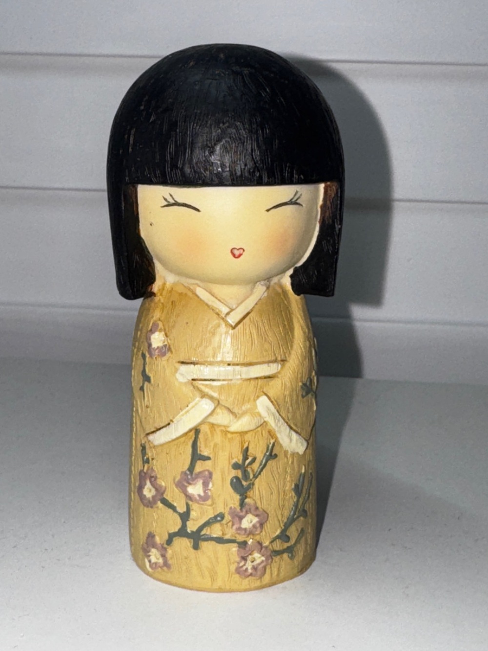 Japanese Style Resin Kokeshi Doll 4” Floral Kimono Black Hair Figurine